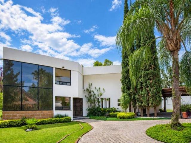 RESIDENCIA DE AUTOR EN VENTA CON VISTA AL CAMPO DE GOLF CLUB DE GOLF LA HACIENDA 793 m2