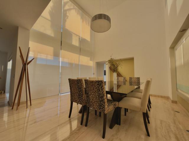Residencia de Alto Lujo en Misi?n Conc?: Espacio, Distinci?n y Confort en Cada Detalle