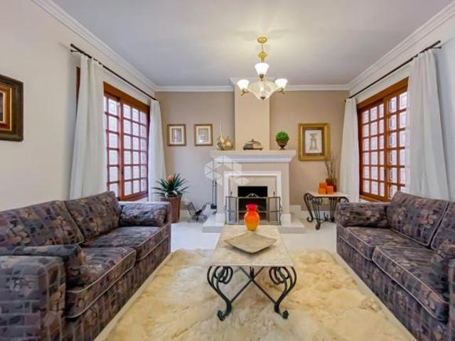Residência de Alto Padrão com Vista Privilegiada para o Guaíba Exclusividade e Sofisticação em Por