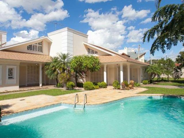 Residência de Alto Padrão com Mais de 2.000 m² de Terreno