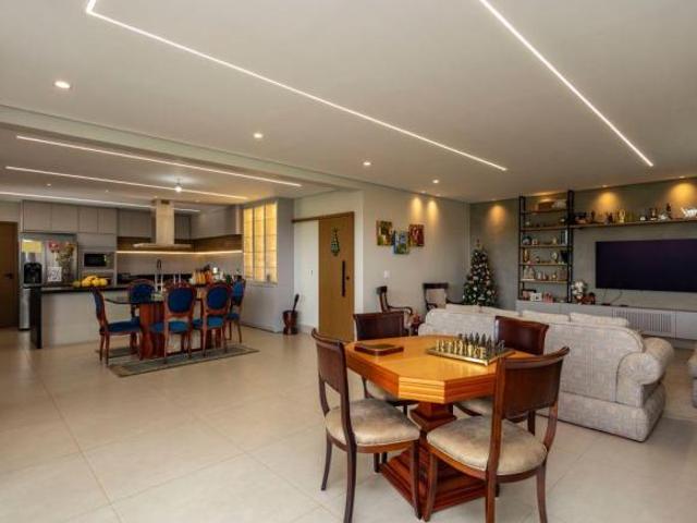 Residência de Alto Padrão | 365m² | 4 Suítes | Elevador | Vista Livre Alphaville