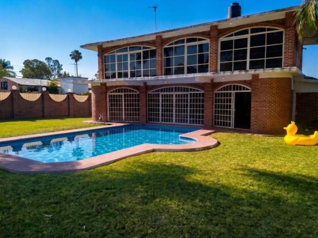 Residencia de campo: Alberca climatizada, tenis y descanso
