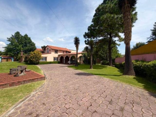 RESIDENCIA DE ESTILO ALEMÁN CON ESPECTACULAR JARDÍN PRIVADO | RINCONADA TECAXIC, ZINACANTEPEC