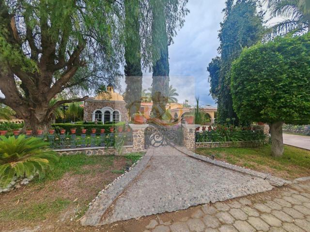 Residencia de lujo con alberca en La Herradura Campestre