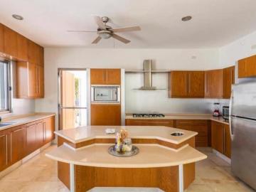 Residencia de Lujo con Alberca en Supermanzana 11 – Cancún, Q. Roo. 5 Habitaciones, 5 Baños