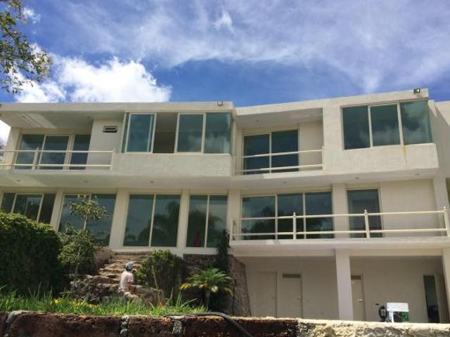 RESIDENCIA DE LUJO CON JARDIN TERRAZA Y ALBERCA