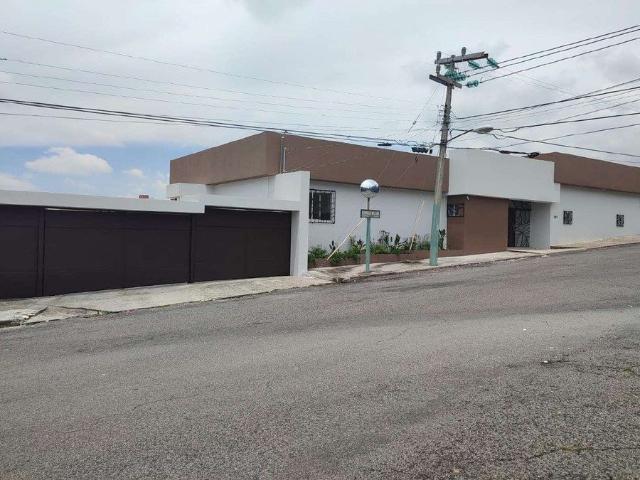 Residencia de Lujo con Jardín y Alberca ‍♂️ en Cuernavaca