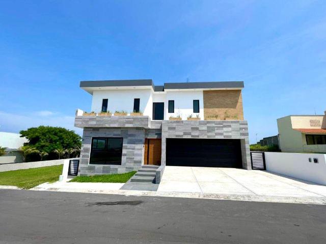 RESIDENCIA DE LUJO CON VISTA AL MAR EN VILLAS CORAL