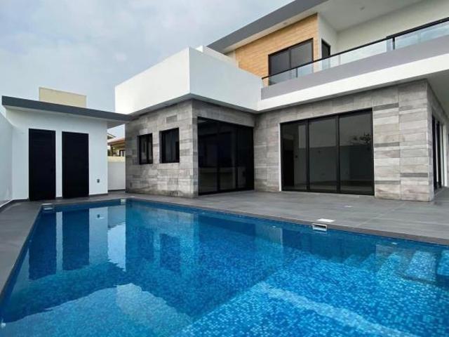 RESIDENCIA DE LUJO CON VISTA AL MAR EN VILLAS CORAL
