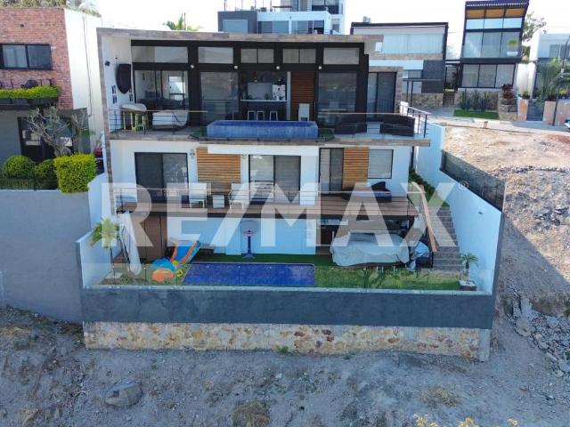 Residencia de lujo con vistas espectaculares a la laguna de Tequesquitengo y volcanes. Clave 6090