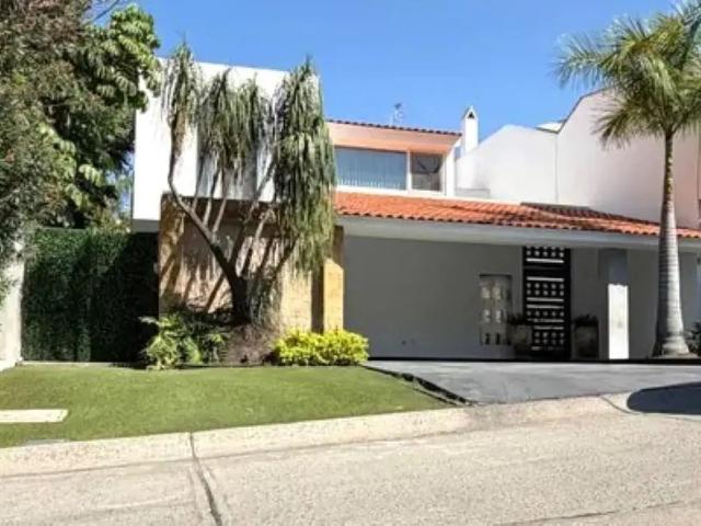 Residencia de lujo amueblada en renta | puerta de hierro
