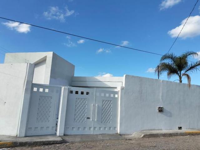 RESIDENCIA DE UNA PLANTA CON GRAN TERRENO EN SAN JUAN DEL RÍO, QRO