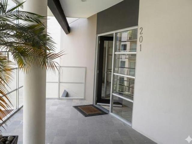 Residencia de Lujo en 6ª Sección Lomas Verdes: Confort seguridad y Estilo
