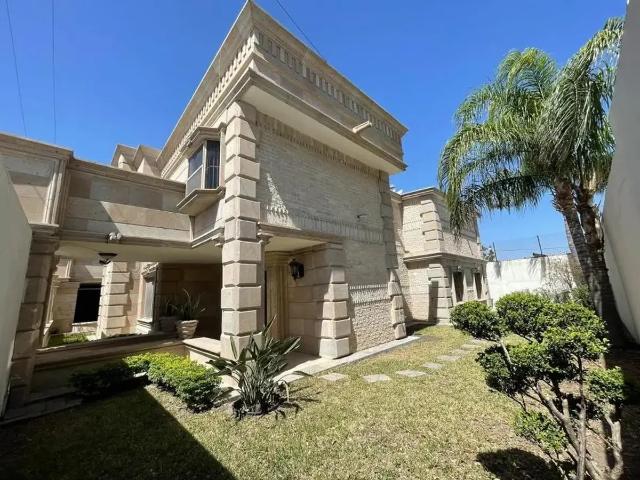 Residencia de Lujo en Cantera y Granito | Colonia Jardín | 700m² de Construcción
