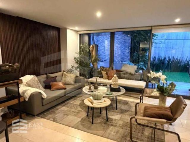 RESIDENCIA DE LUJO EN LOMAS QUEBRADAS