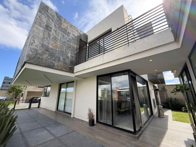 Residencia de Lujo en Metepec  Col. La Providencia, Fracc. Santa Cecilia