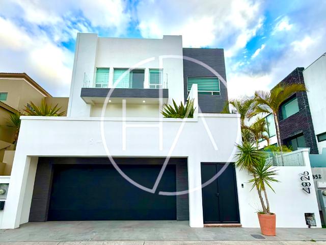 RESIDENCIA DE LUJO EN PUERTA DE HIERRO, TIJUANA | EXCLUSIVIDAD, ALTA PLUSVALÍA Y UBICACIÓN
