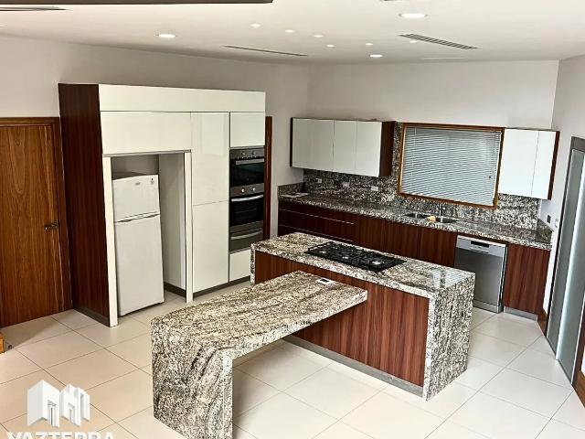 RESIDENCIA DE LUJO EN RENTA