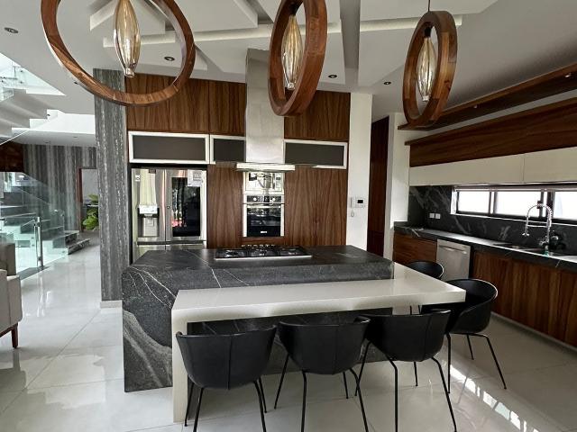 Residencia de Lujo en Renta en Arauca II