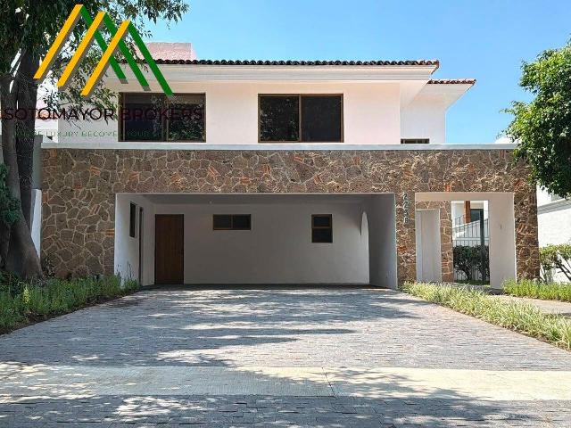 Residencia de lujo en renta en Valle Real con 450 m² de terreno