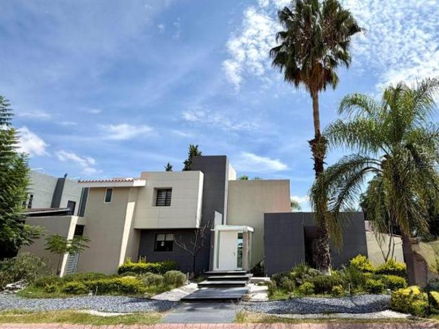 RESIDENCIA DE LUJO EN VENTA 1000M2 TERRENO 5 REC. CADA UNA CON BAÑO ALBERCA, JARDINES DEL LAGO