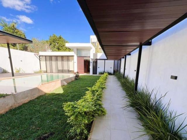 Residencia de Lujo en Venta, de una planta, ubicada en Montes de Ame