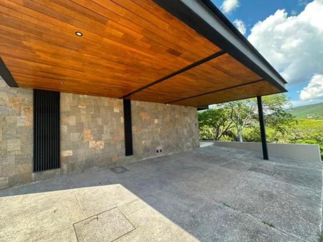 RESIDENCIA DE LUJO EN VENTA EN COND. RIO FRACC. ALTOZANO EL NUEVO QUERETARO, QRO