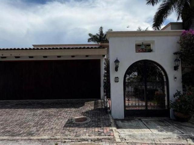 Residencia de Lujo en Venta en Chulavista, Chapala | Vista al Lago