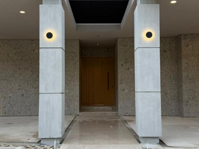Residencia de lujo en Venta en privada con amenidades y piscina