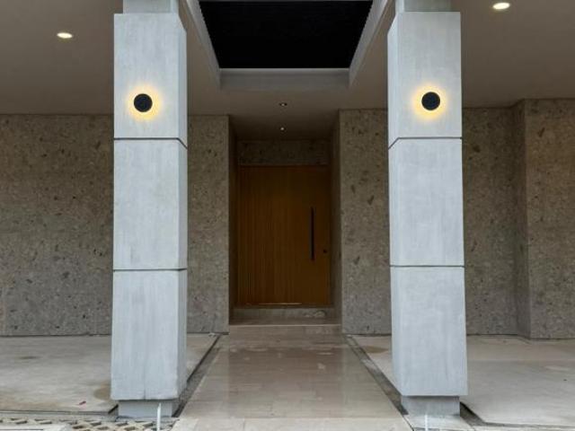 Residencia de lujo en Venta en privada con amenidades y piscina