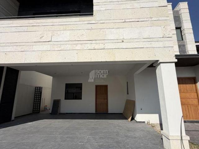 Residencia de lujo en VENTA Fraccionamiento La Escondida