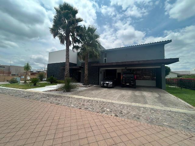 RESIDENCIA DE LUJO EN VENTA O RENTA EN EL CAMPANARIO, QUERÉTARO A.E