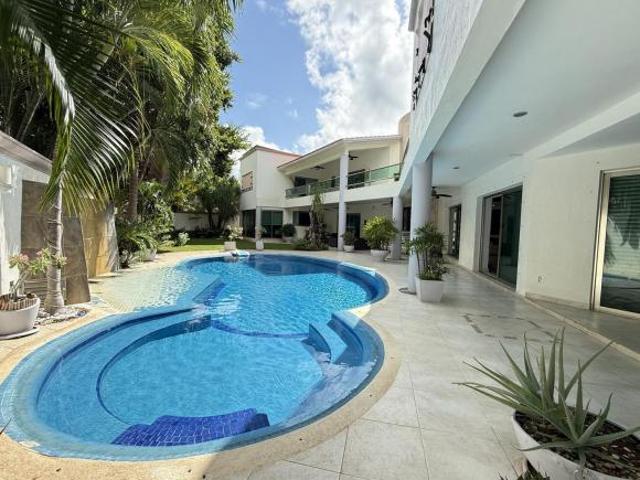 Residencia de Lujo en Venta Residencial Villa Magna, Cancún | 7 Recámaras, Alberca Privada, 854m²