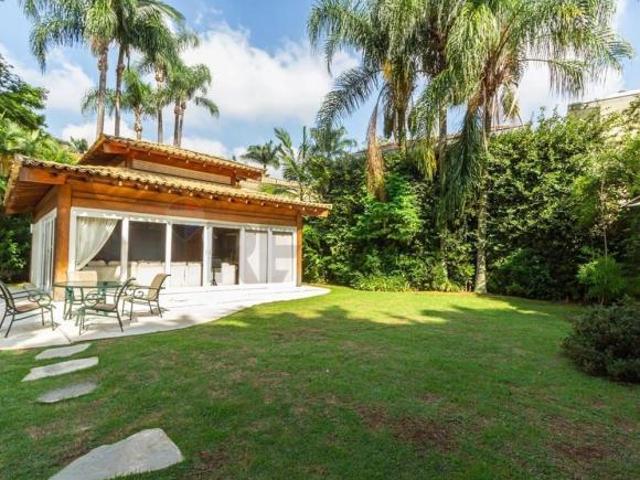 Residência de luxo assinada por Tomanik