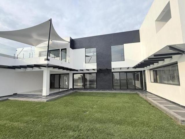 RESIDENCIA DE ULTRA LUJO PARA ESTRENAR EN LOMAS DE COCOYOC CON 5 RECAMARAS