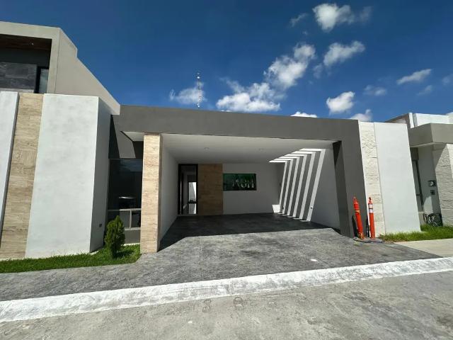 RESIDENCIA de un PISO, ubicada en EL PRIMER SECTOR DE LOS VIÑEDOS, en Torreón, Coahuila !