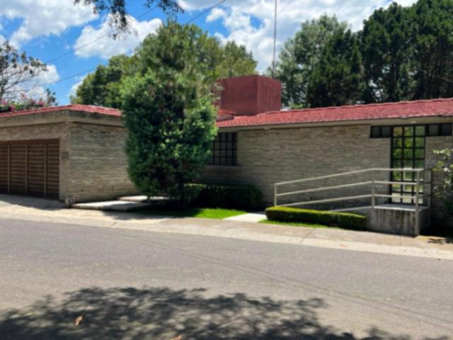 Residencia de un solo nivel en Jardines del Pedregal de San Angel
