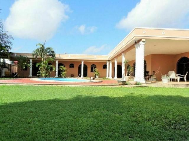 residencia de una planta en esquina en col maya