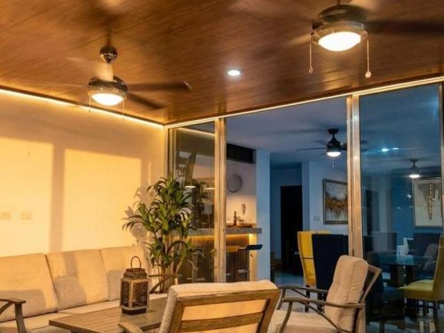Residencia de 3 recámaras con piscina y cochera para 3 autos