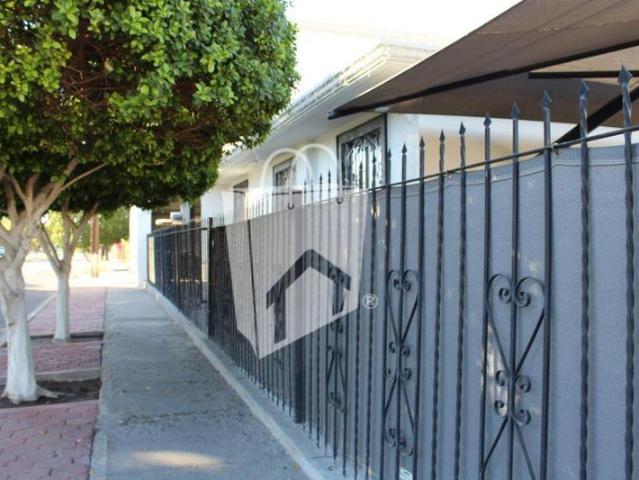 Residencia de 4 rec?maras con modernos acabados en Los Pinos