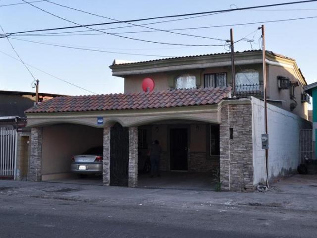 Residencia de 4 rec?maras en Jardines del Lago