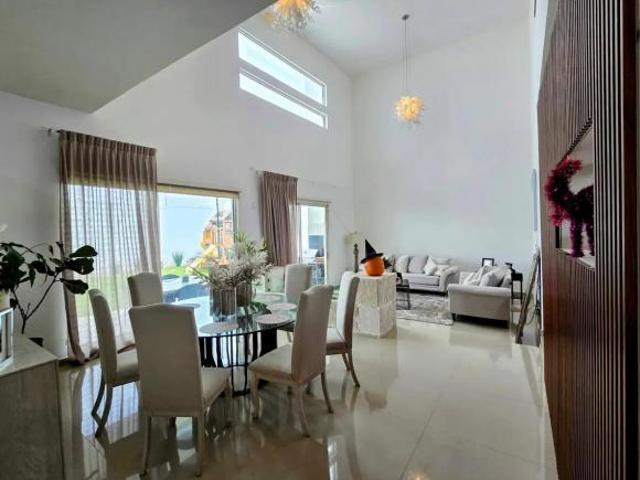Residencia de 4 recámaras en Fracc. Jardines de Versalle