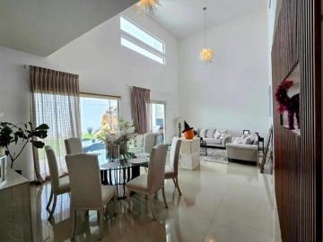 Residencia de 4 recámaras en Fracc. Jardines de Versalle