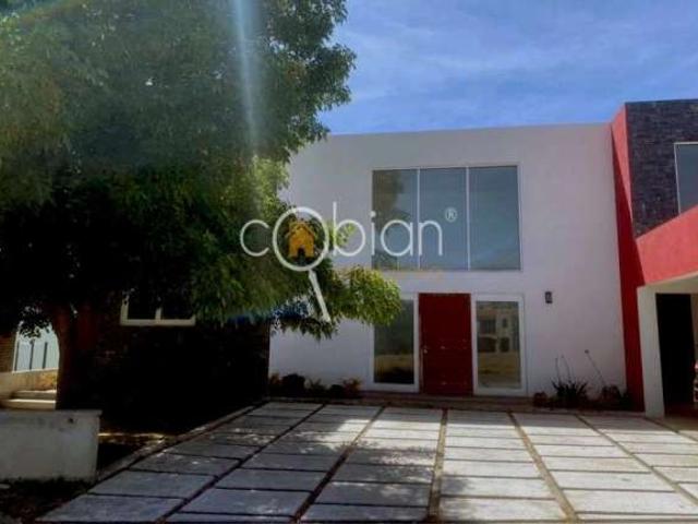 RESIDENCIA DENTRO DEL CLUB DE GOLF LA ESCONDIDA