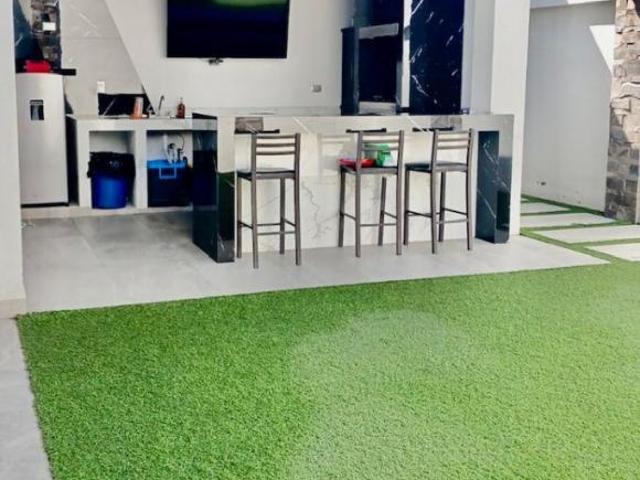 Residencia excelente en venta en Fracc. cerrado al norte de Saltillo