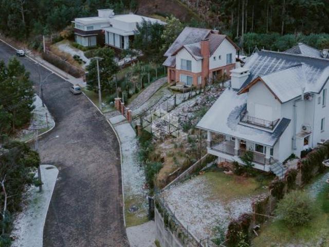 Residência Exclusiva com 3 Suítes e Vista Privilegiada