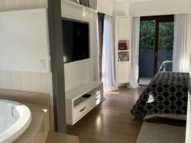 Residência Exclusiva com Conforto e Espaço no Vale das Colinas Gramado