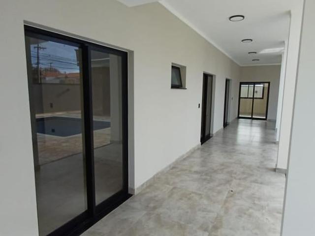Residência Exclusiva com Atmosfera de Campo em Bairro Nobre!