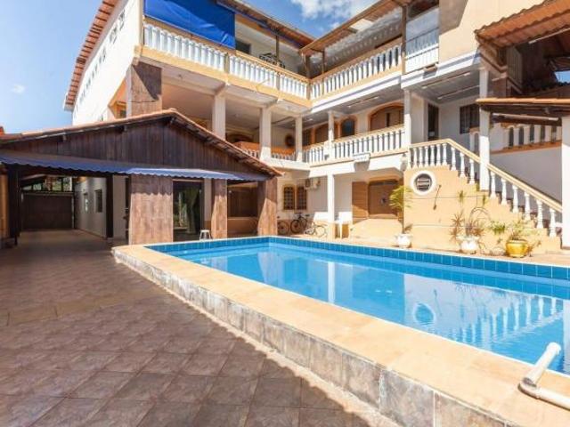 Residência Exclusiva na QI 27 – Lago Sul | 979,53 m² de Área Construída | Elevador | Múltiplas Unida