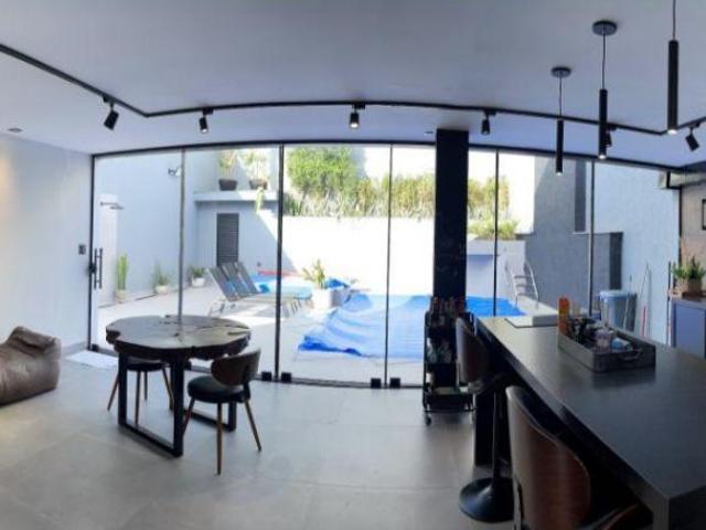Residência Exclusiva no Pq. Mandaqui – 3 Suítes, Piscina e 4 Vagas de garagem